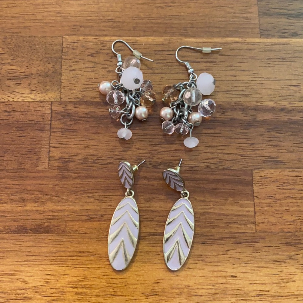 Bundle of (2) dangle earrings pink/purple